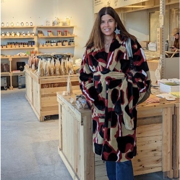 Star Leather Red Oversized Earrings Artist handmade Created by Kuratorkelli - Picture 9 of 13